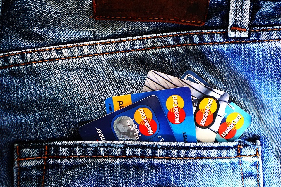 金蝶云社区苹果信用卡因性别歧视被调查，银行的信用卡额度到底是怎么给的？